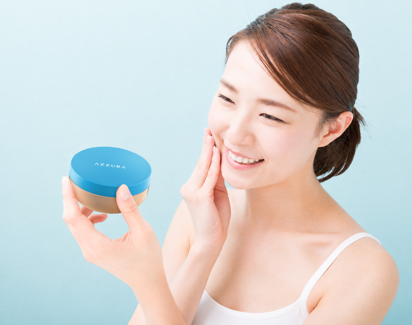 5 Alasan AZZURA Diamond Bright Loose Powder Wajib  Ada di Makeup Pouch Kamu
