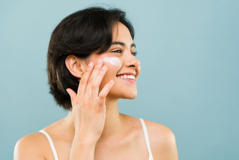 Mau Wajah Glowing ala Glass Skin? Ini Rekomendasi Moisturizer untuk Mencerahkan